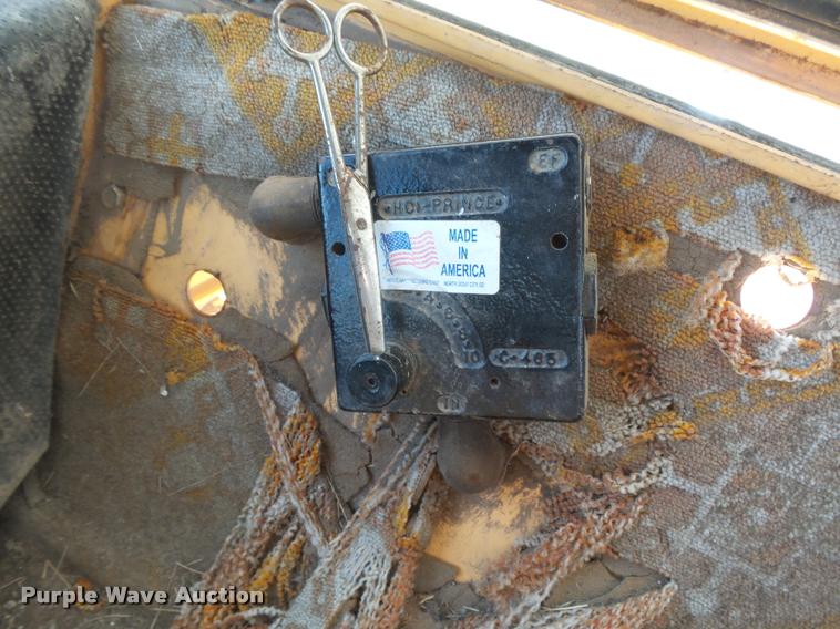 image for item DC3965 1965 Case 930 Comfort King tractor