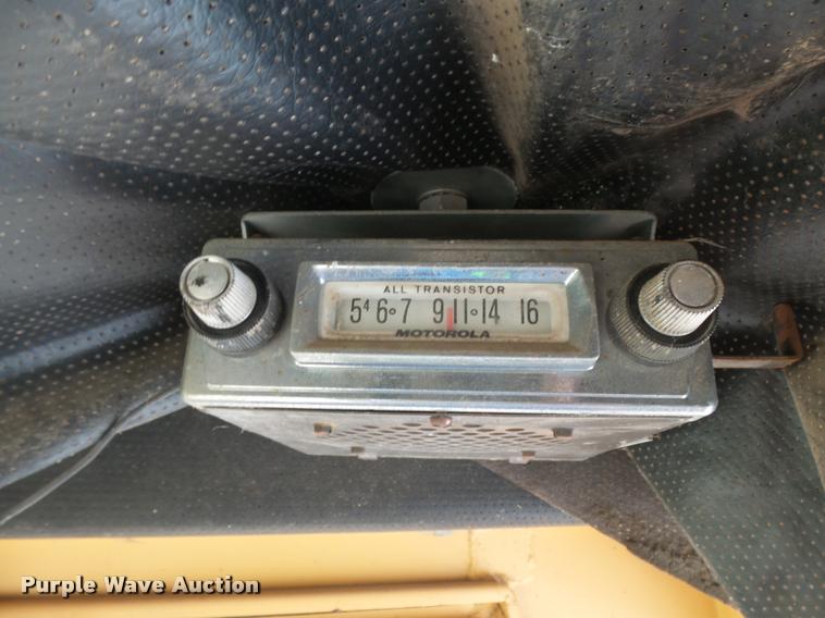 image for item DC3965 1965 Case 930 Comfort King tractor