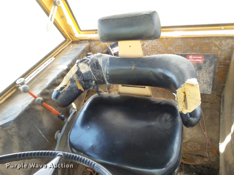 image for item DC3965 1965 Case 930 Comfort King tractor