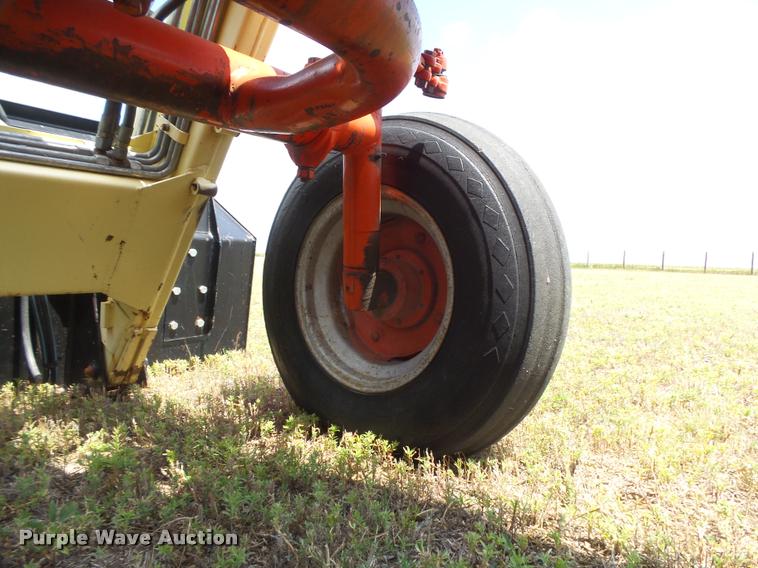 image for item DC3965 1965 Case 930 Comfort King tractor