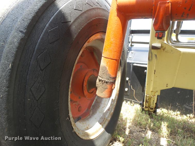 image for item DC3965 1965 Case 930 Comfort King tractor