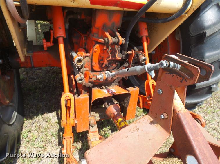 image for item DC3965 1965 Case 930 Comfort King tractor