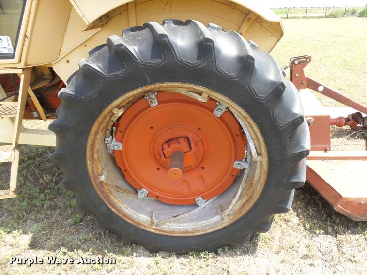image for item DC3965 1965 Case 930 Comfort King tractor