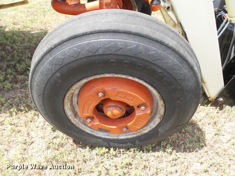 image for item DC3965 1965 Case 930 Comfort King tractor