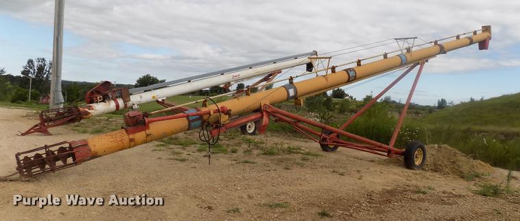 image for item DC4933 Westfield W130-51 grain auger