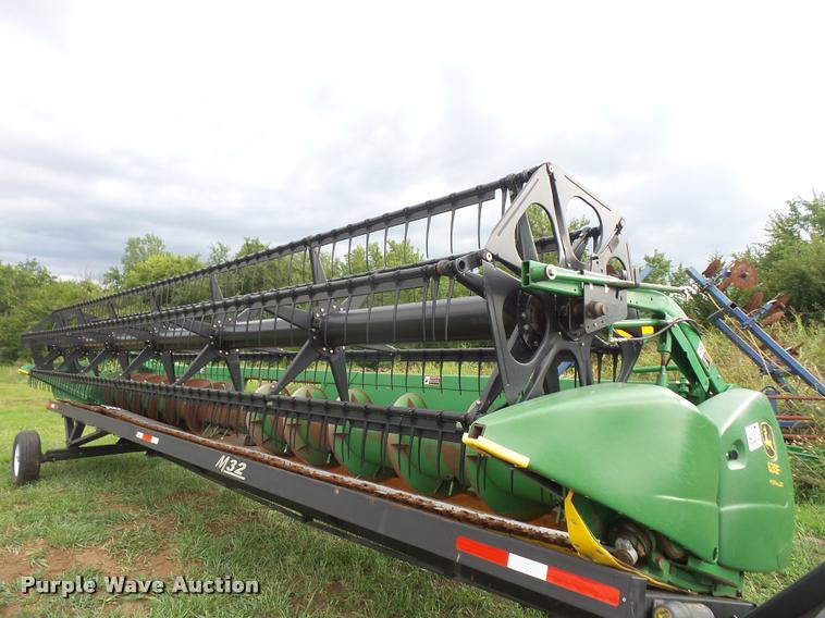 image for item DC5438 2006 John Deere 630F Hydraflex flex head