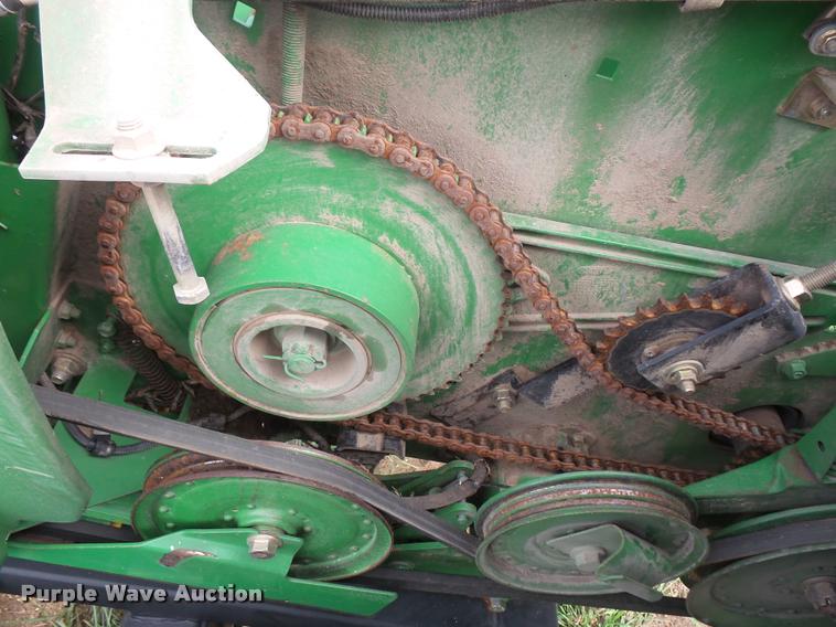 image for item DC5438 2006 John Deere 630F Hydraflex flex head