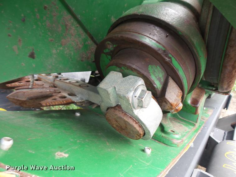 image for item DC5438 2006 John Deere 630F Hydraflex flex head