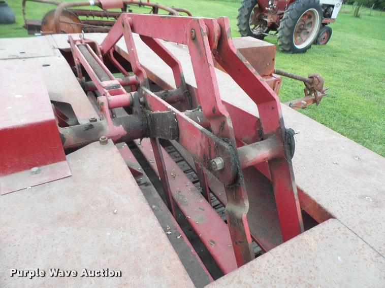 image for item DC5499 Massey Ferguson 12 small square baler