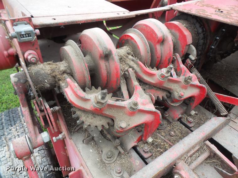 image for item DC5499 Massey Ferguson 12 small square baler