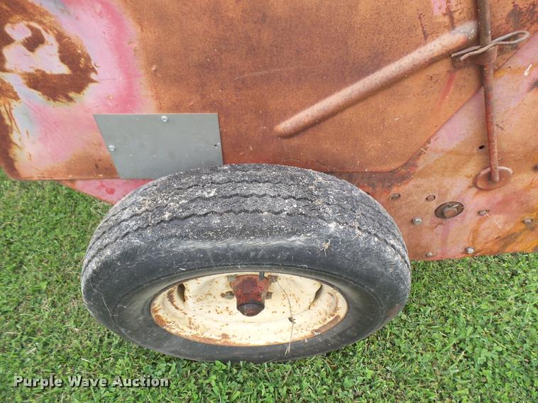 image for item DC5499 Massey Ferguson 12 small square baler