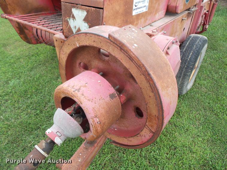 image for item DC5499 Massey Ferguson 12 small square baler
