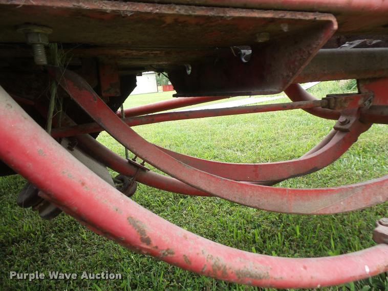 image for item DC5499 Massey Ferguson 12 small square baler