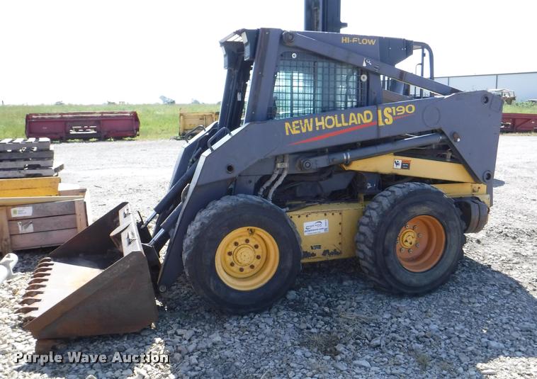 image for item DD0879 2001 New Holland LS190 skid steer