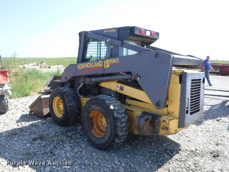 image for item DD0879 2001 New Holland LS190 skid steer