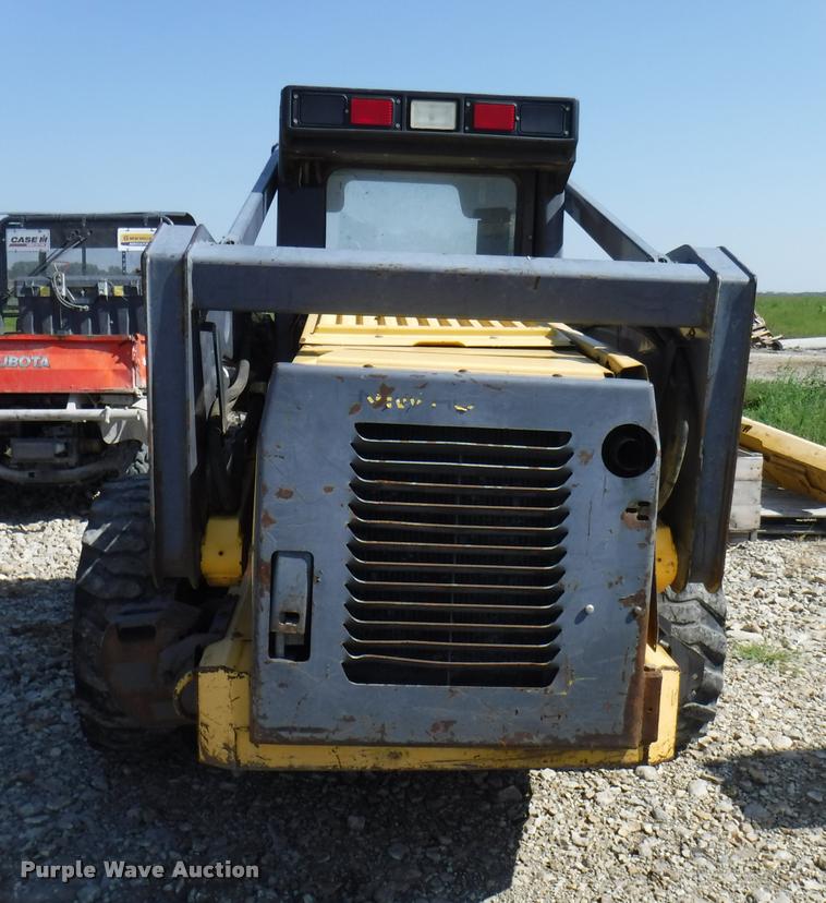 image for item DD0879 2001 New Holland LS190 skid steer