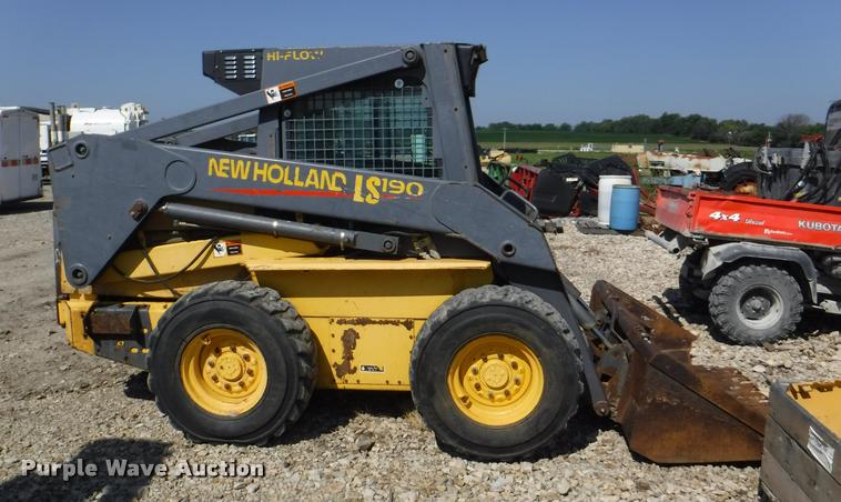 image for item DD0879 2001 New Holland LS190 skid steer