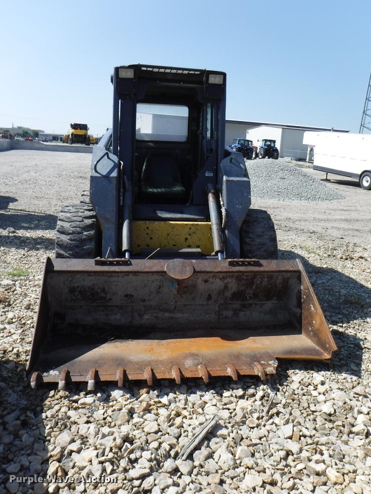 image for item DD0879 2001 New Holland LS190 skid steer