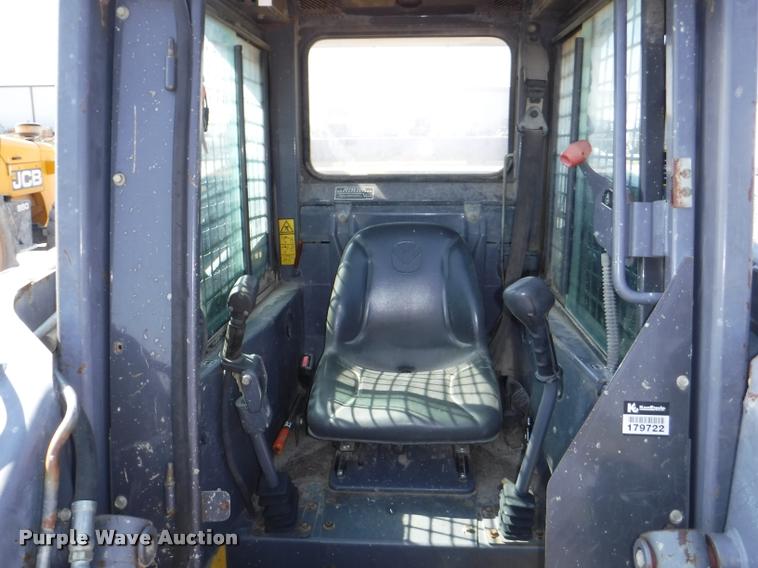 image for item DD0879 2001 New Holland LS190 skid steer