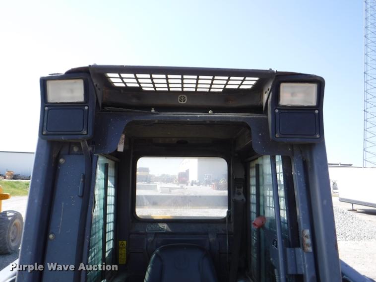image for item DD0879 2001 New Holland LS190 skid steer