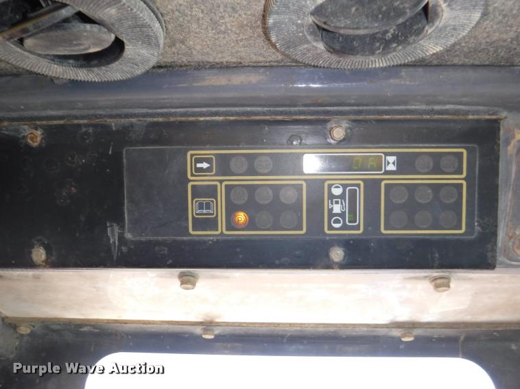 image for item DD0879 2001 New Holland LS190 skid steer