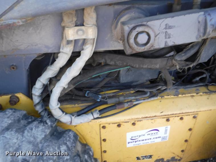 image for item DD0879 2001 New Holland LS190 skid steer