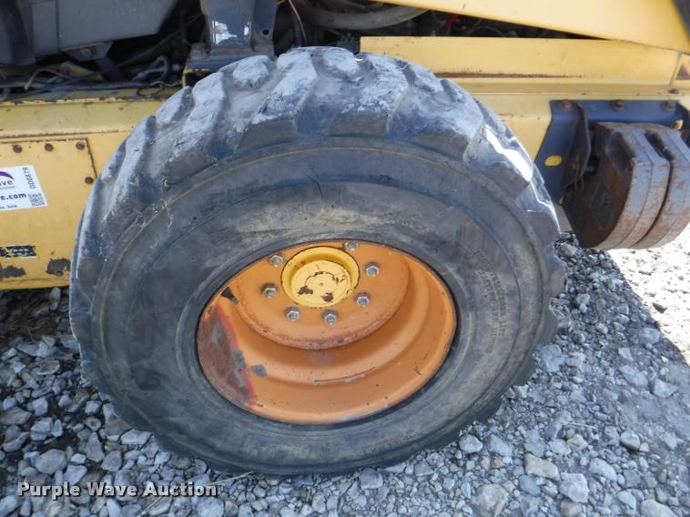 image for item DD0879 2001 New Holland LS190 skid steer