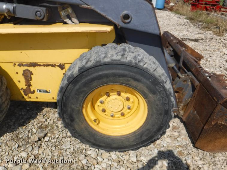 image for item DD0879 2001 New Holland LS190 skid steer