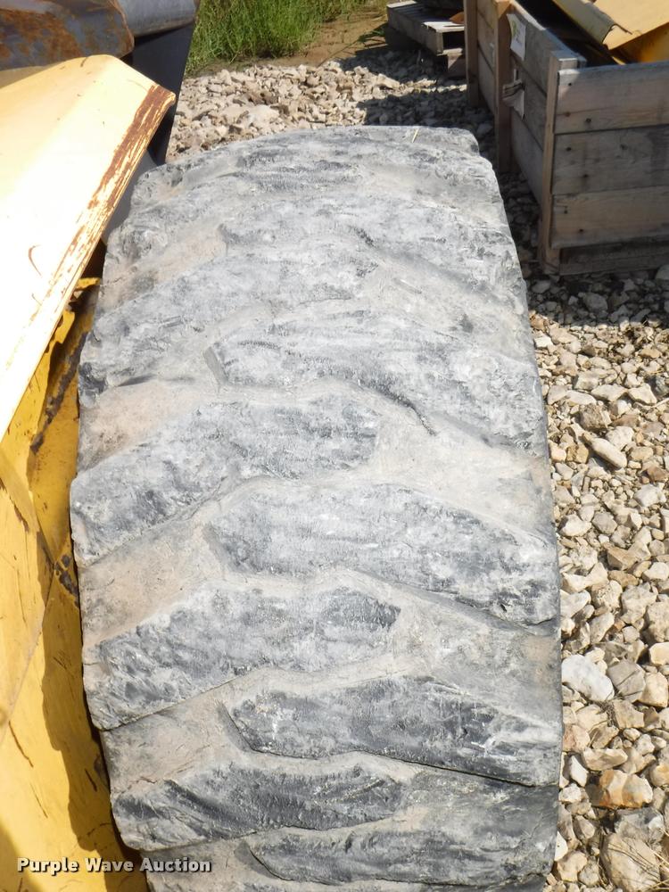 image for item DD0879 2001 New Holland LS190 skid steer