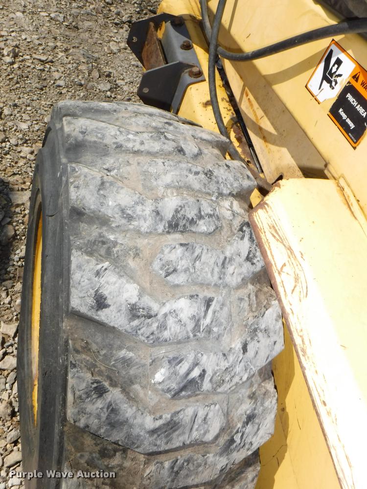 image for item DD0879 2001 New Holland LS190 skid steer