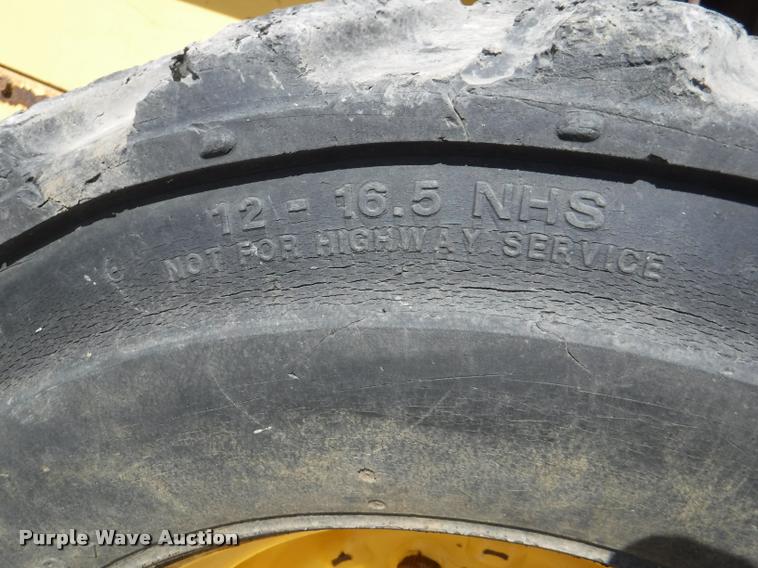 image for item DD0879 2001 New Holland LS190 skid steer