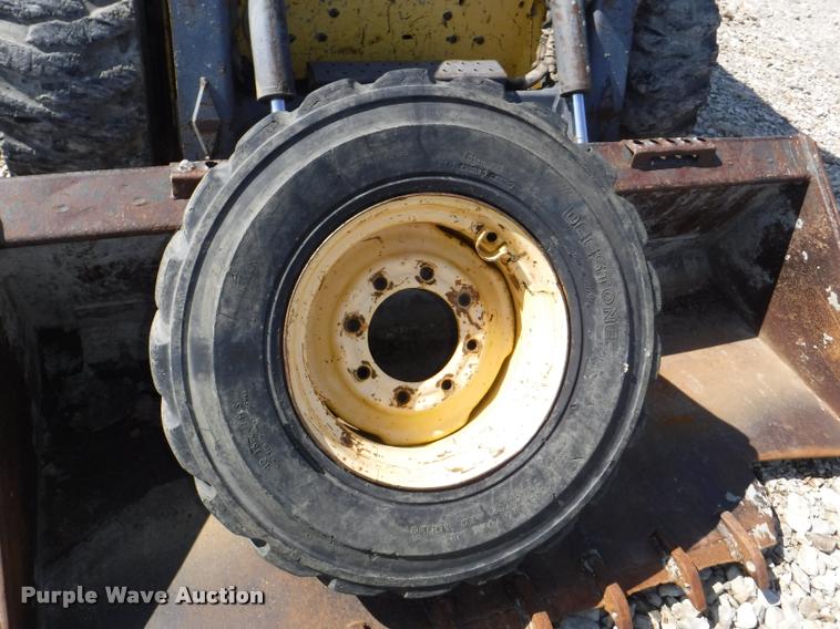 image for item DD0879 2001 New Holland LS190 skid steer