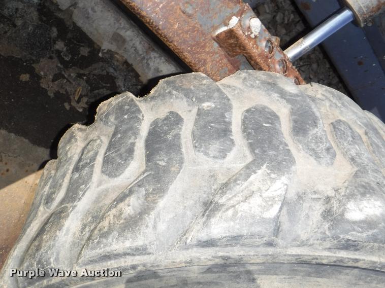 image for item DD0879 2001 New Holland LS190 skid steer