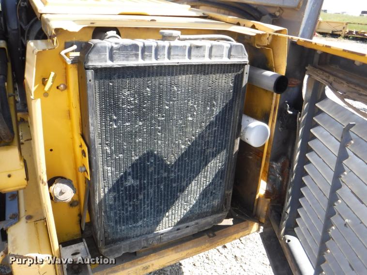 image for item DD0879 2001 New Holland LS190 skid steer