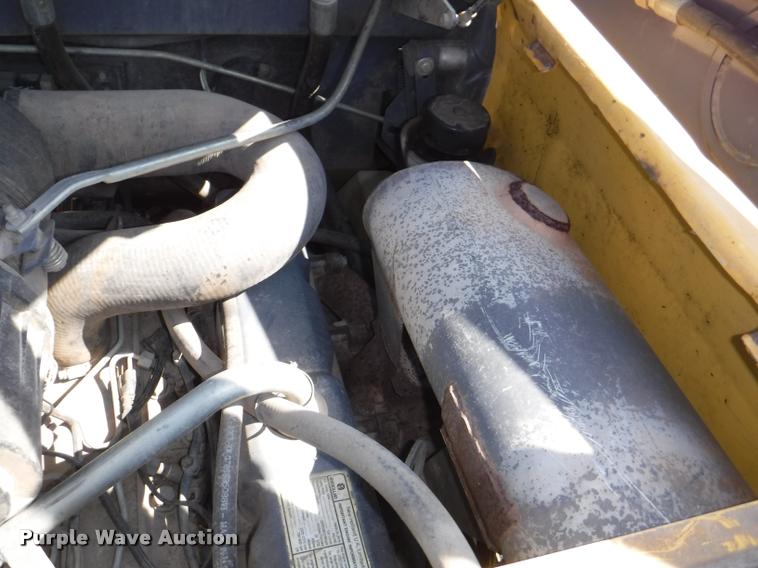 image for item DD0879 2001 New Holland LS190 skid steer