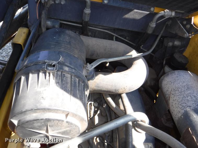 image for item DD0879 2001 New Holland LS190 skid steer