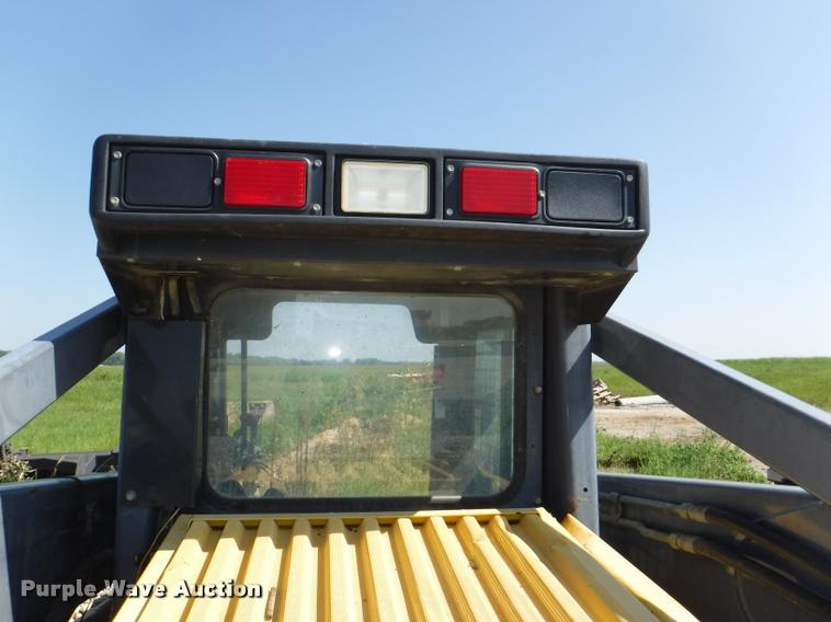 image for item DD0879 2001 New Holland LS190 skid steer