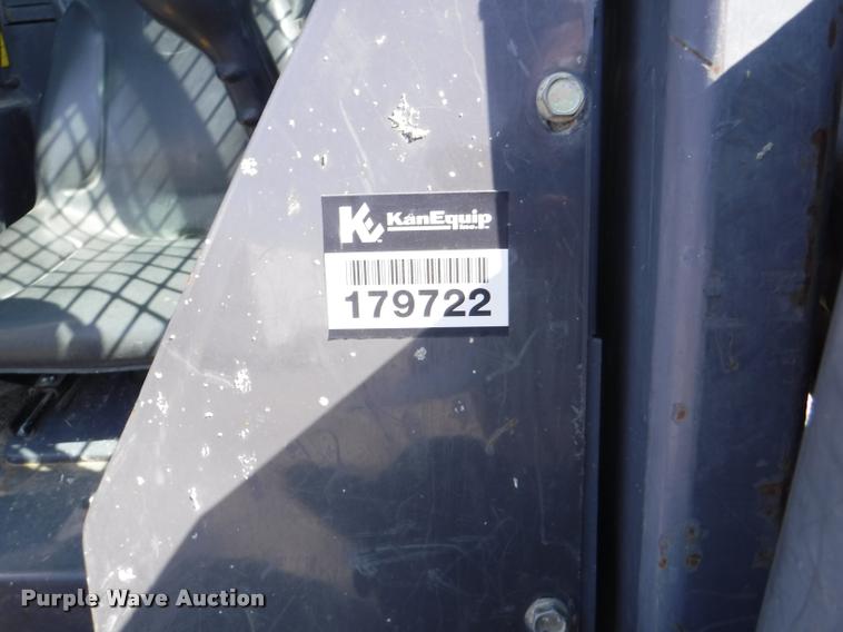 image for item DD0879 2001 New Holland LS190 skid steer