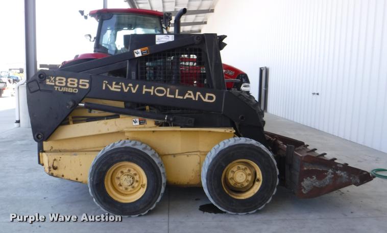 image for item DD0882 1996 New Holland LX885 skid steer