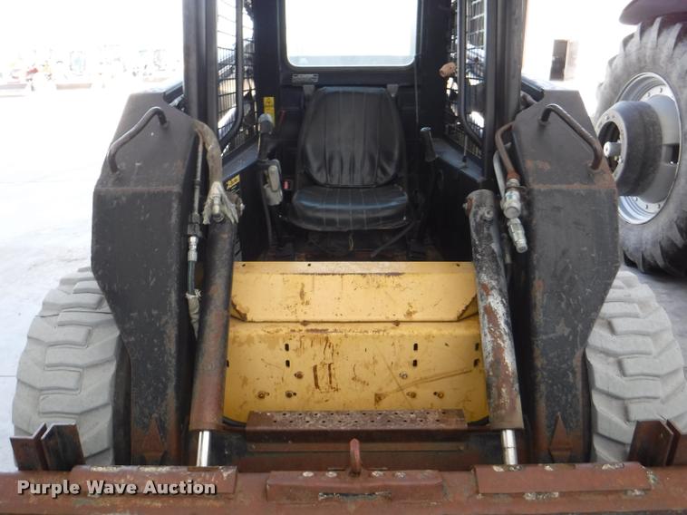 image for item DD0882 1996 New Holland LX885 skid steer