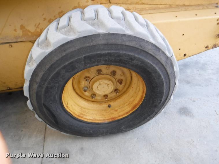 image for item DD0882 1996 New Holland LX885 skid steer