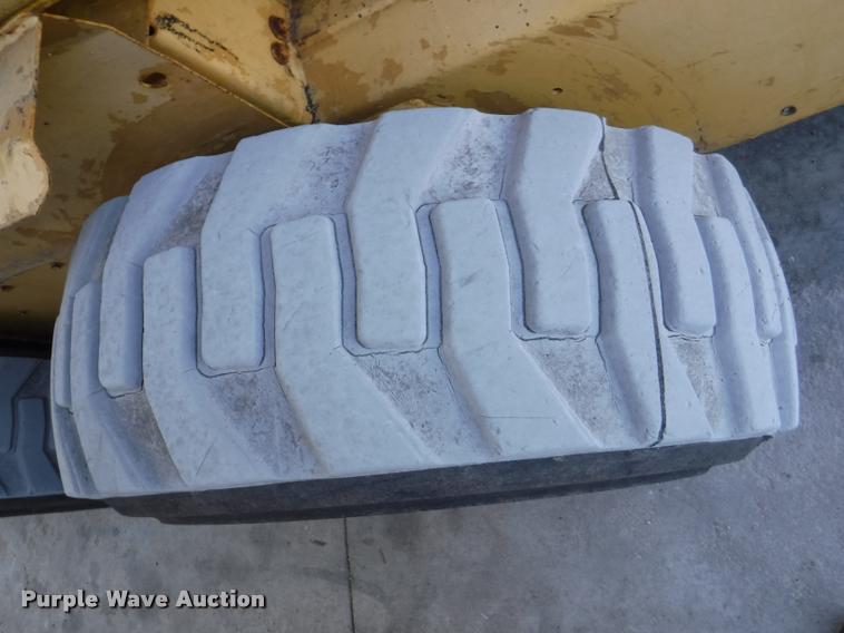 image for item DD0882 1996 New Holland LX885 skid steer