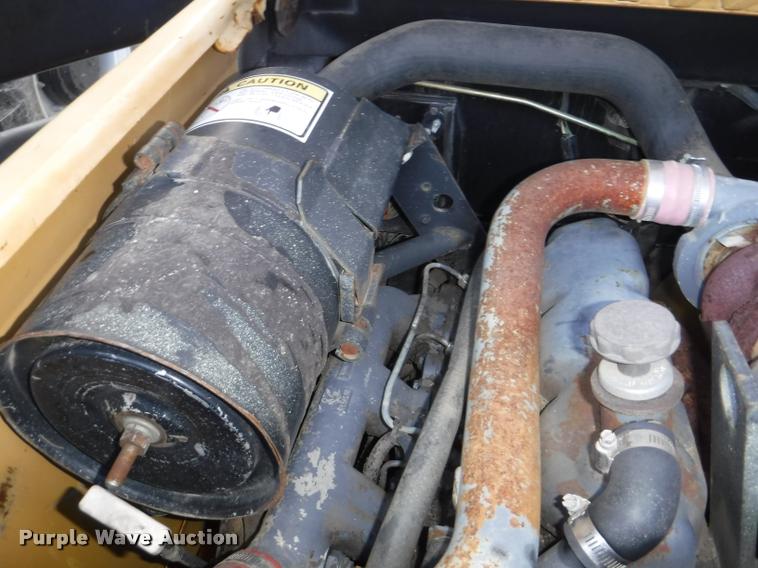 image for item DD0882 1996 New Holland LX885 skid steer