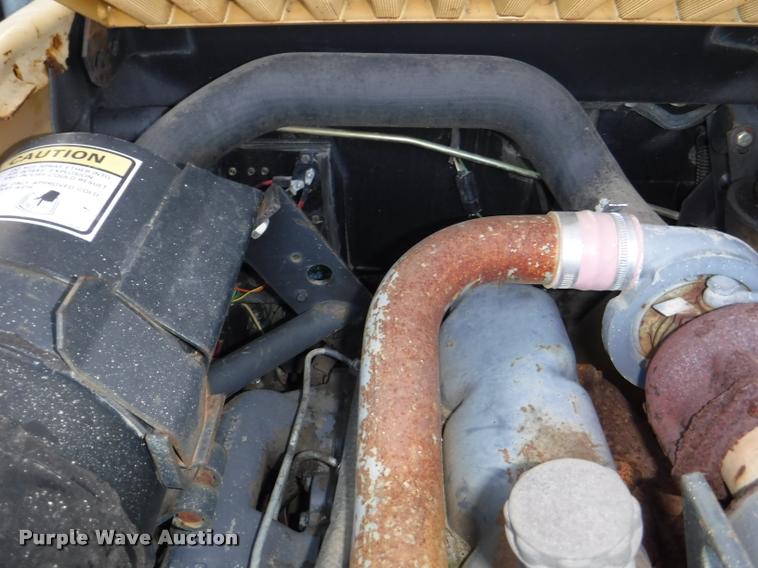 image for item DD0882 1996 New Holland LX885 skid steer