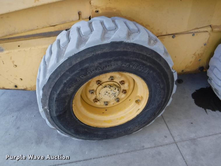 image for item DD0882 1996 New Holland LX885 skid steer