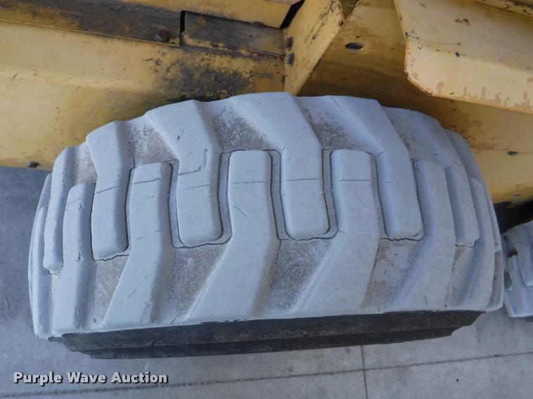image for item DD0882 1996 New Holland LX885 skid steer