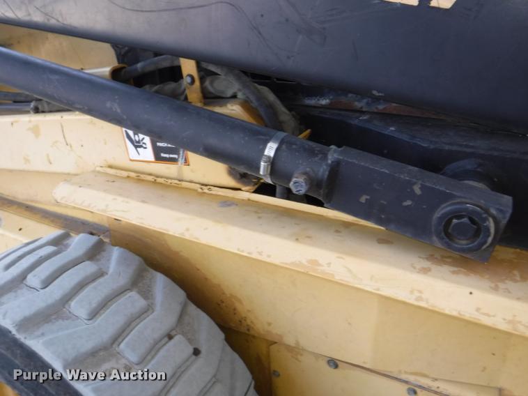 image for item DD0882 1996 New Holland LX885 skid steer