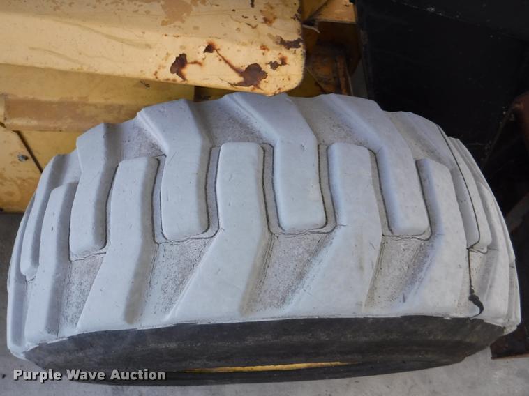 image for item DD0882 1996 New Holland LX885 skid steer