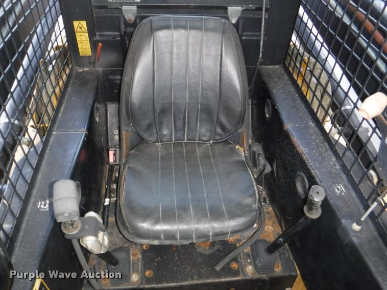 image for item DD0882 1996 New Holland LX885 skid steer