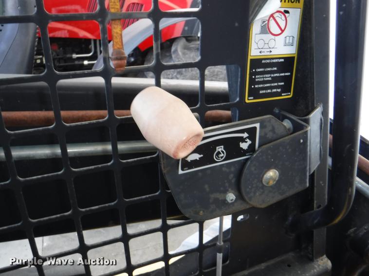 image for item DD0882 1996 New Holland LX885 skid steer